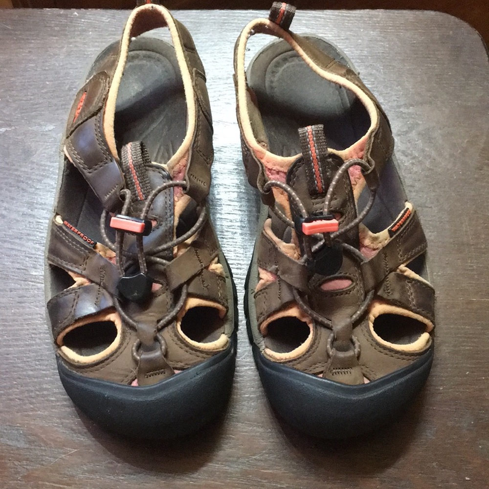 Girls Keen shoes